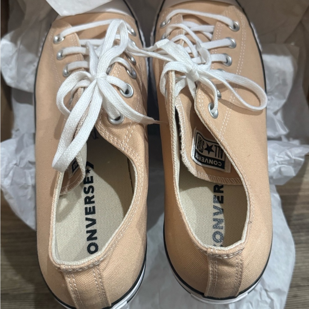 Women’s converse platforms size 11 - Picture 2 of 6